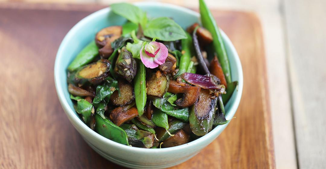 Martha s Vineyard Magazine Stir Fried Sugar Snaps and Snow Peas