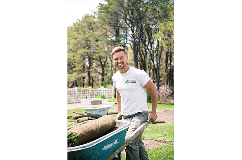 Contemporary Landscapes’
Marlon Figueiredo lays a good ground cover.