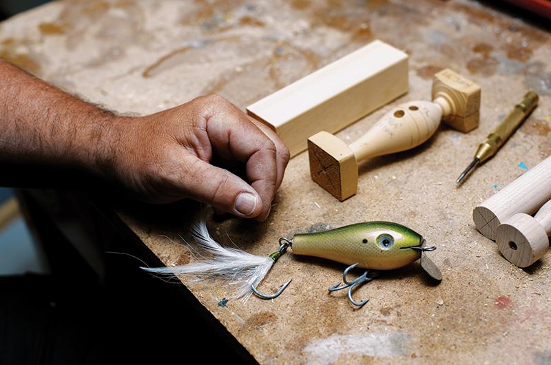 WOODEN FISHING LURES MAKING FOR BEGINNERS: The Pictorial Step by Step Guide  on How to Make and Carve Amazing Fishing Lures to Catch Abundant Fishes